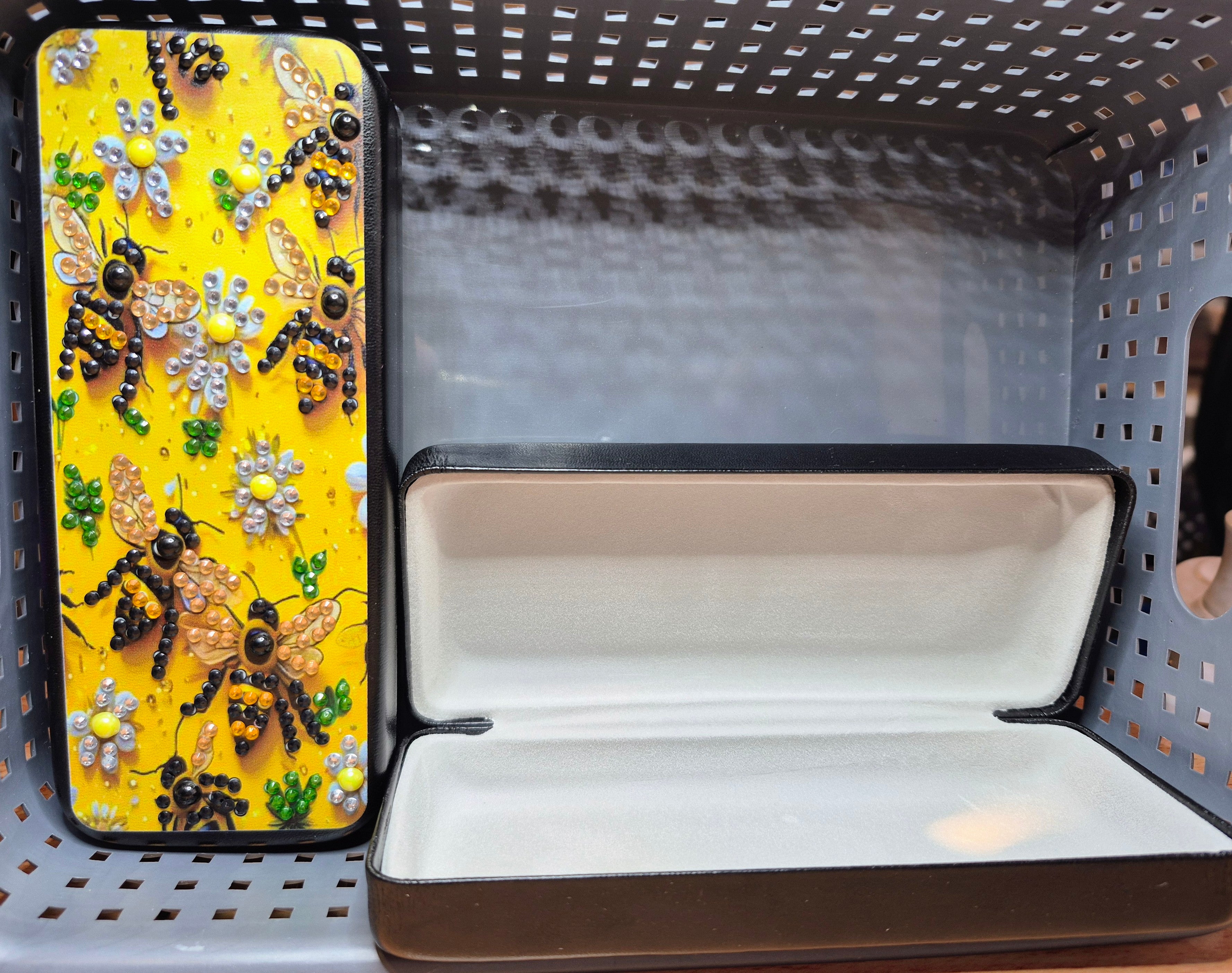 glasses case - bee and flowers Seahorse Creations AU